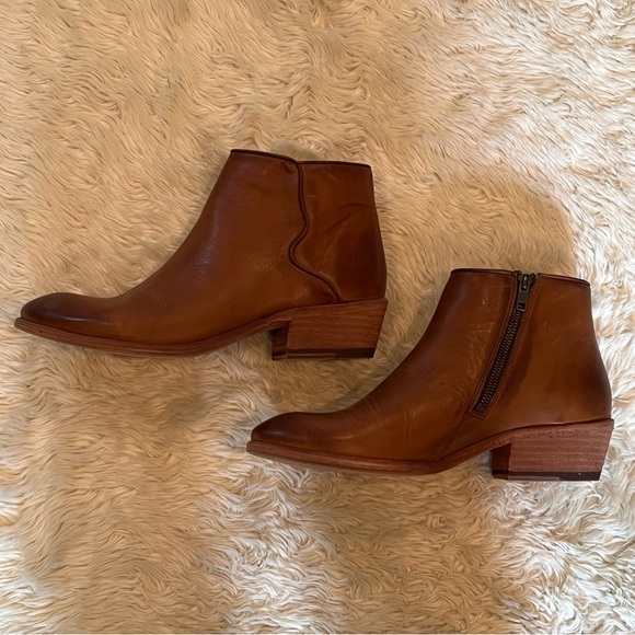 Frye Carson Piping Bootie in Caramel - Size 11 - Picture 6 of 10